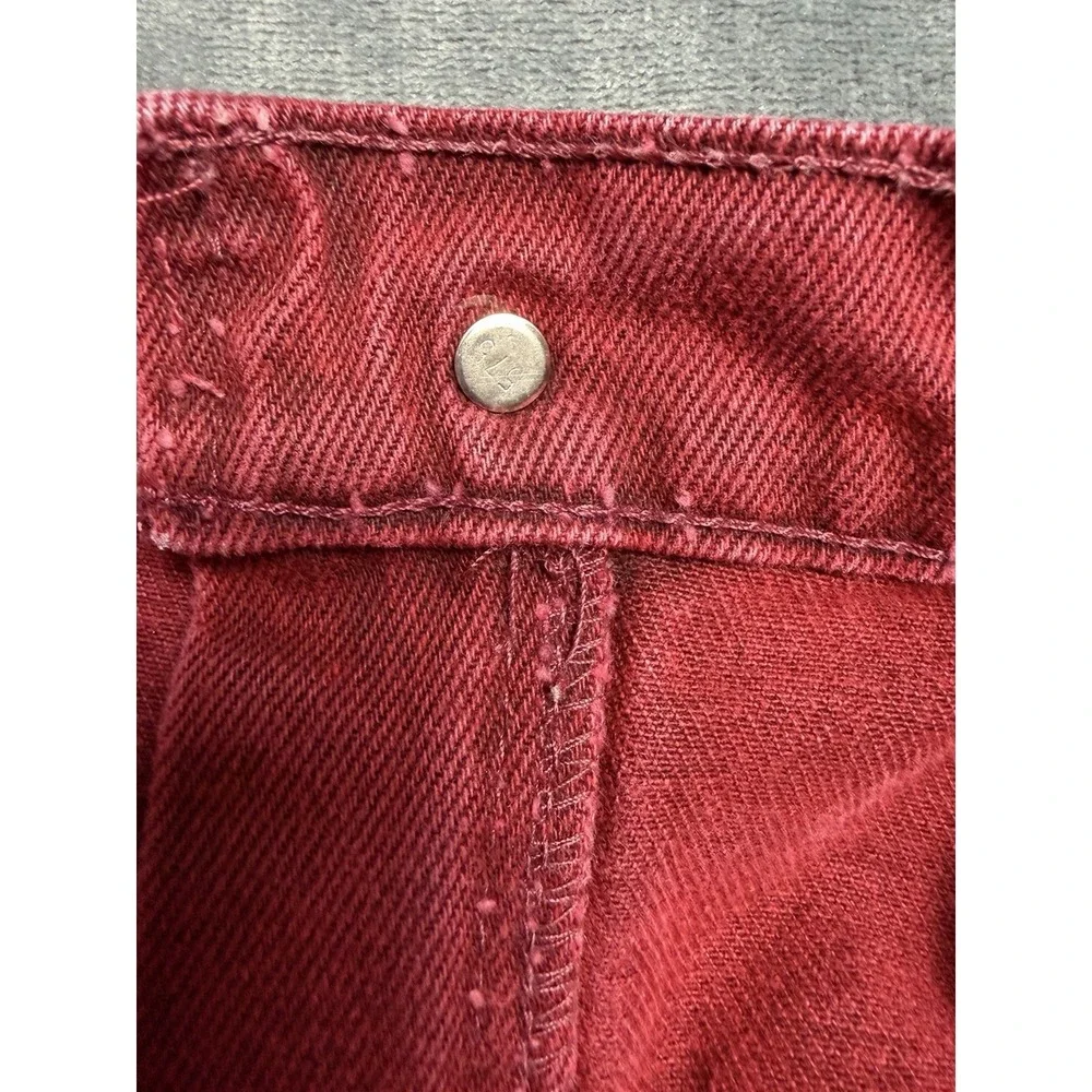 Levis smoke pet